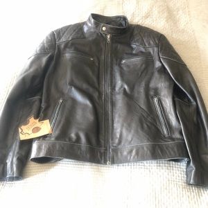 BLACK LEATHER BIKER JACKET NWT - MEDIUM